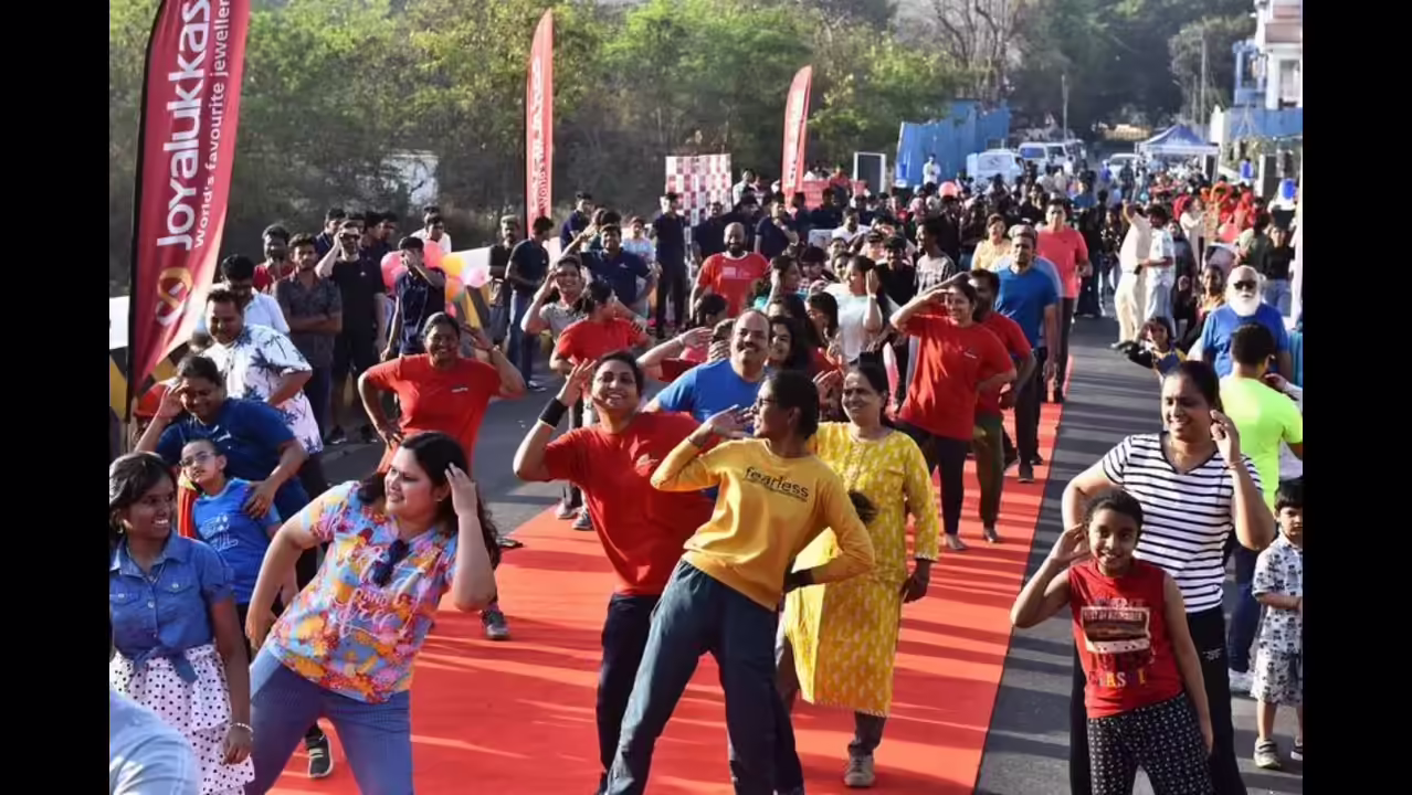 Home Increased Crowd at Parks and Public Places During Evenings